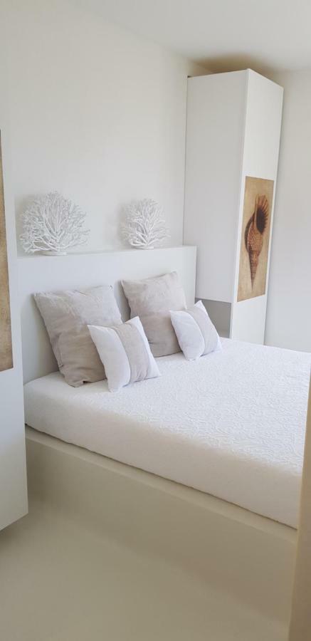 Casa Mirella Apartment Фавиняна Екстериор снимка
